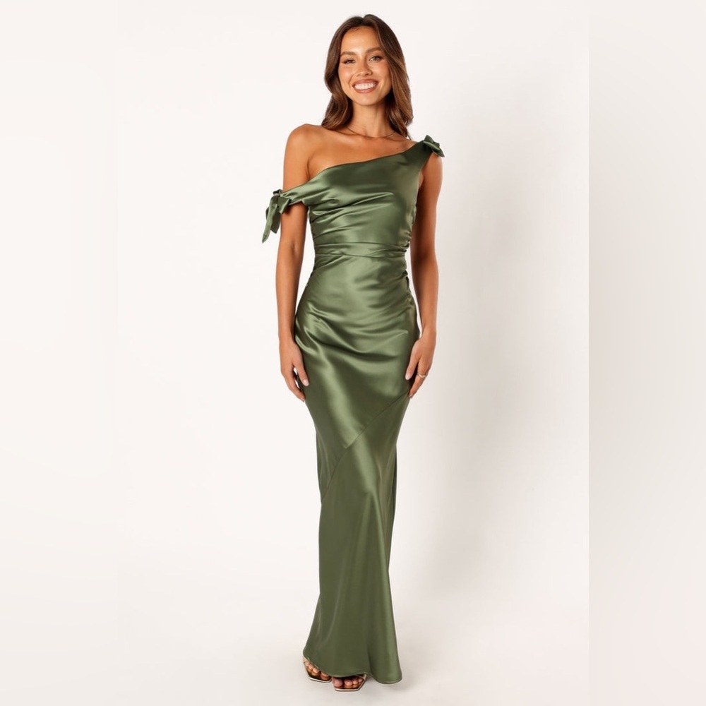 Petal & pup satin off the shoulder maxi dress nwot